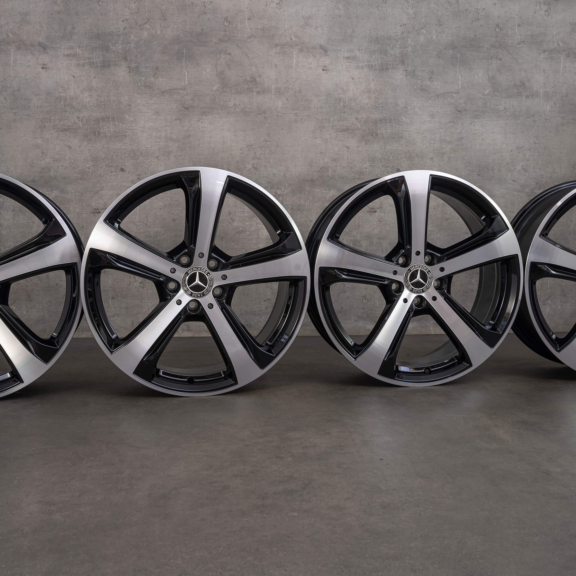 OEM MERCEDES A2064015800 8X19 5X112 ET41/66.5 černá/leštěná
