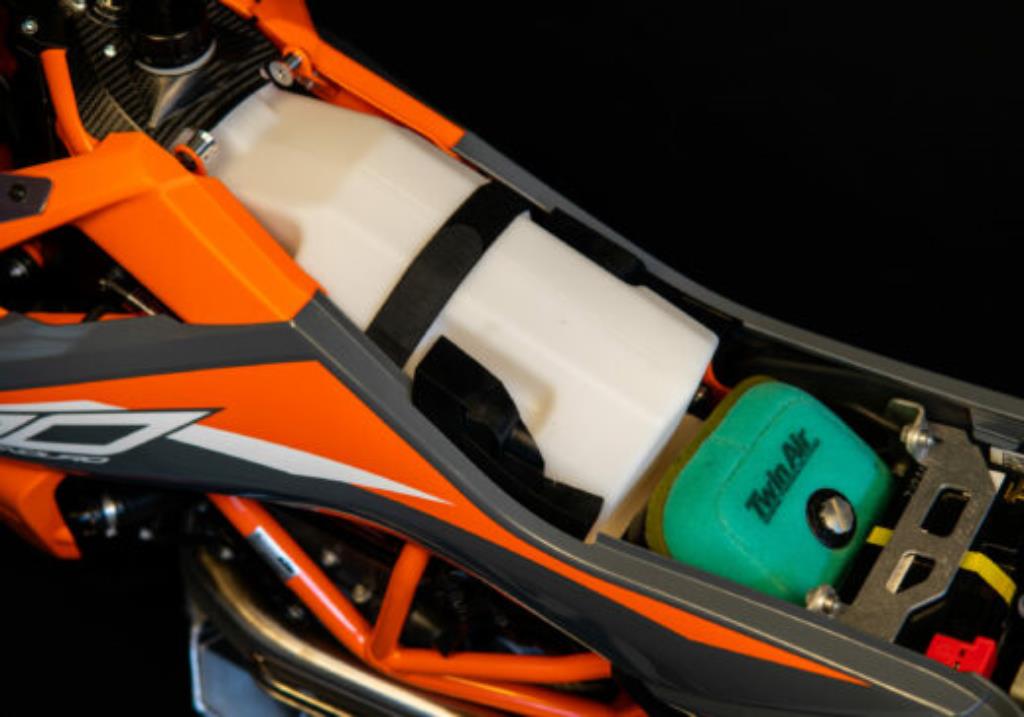 Levně TWIN AIR vzduchový filtr HUSQVARNA 701 RADE GARAGE 16-22; KTM 690 RADE GARAGE 19-21 (filtr nasáklý olejem) (TWIN AIR vzduchový filtr HUSQVARNA 701)