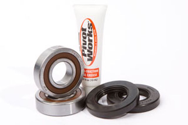 PIVOT WORKS ložiska předního kola HONDA CB 1300 (EURO) 03-09, CB1000R 09-15, CB1100 13-14, CB600F (599) 04-06, CB600F HORNET (EURO) 02-12, CB900F (919) 02-07, CBF1000 (EURO) 06-12, CBF500 (EURO) 04-07, CBF600 (EURO) 04-10, CBR600F4 01-06