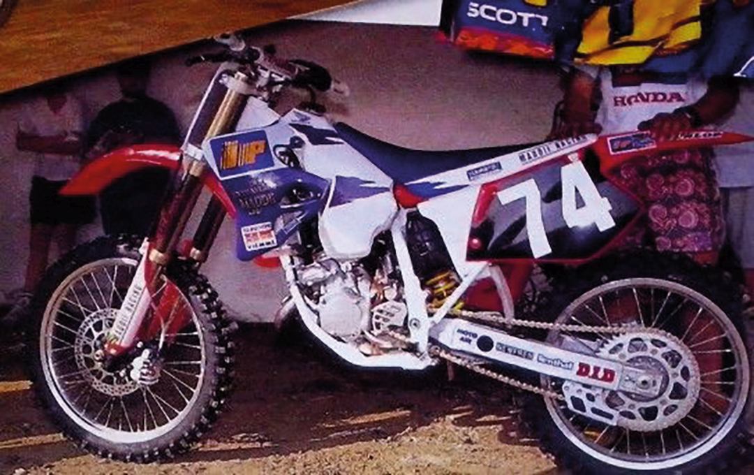 Tecnoseel (blackbird) sticker set (bottles) + seat cover HONDA cr 125 95-97, cr 250 95-96 replica team HONDA maddii 95 (81V07)