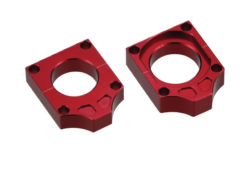 ACCEL napínač zadní osy HONDA CR 98-07, CRF 250 04-09, CRF 450 02-08 barva červená