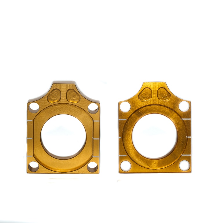 Levně ACCEL napínač zadní osy KAWASAKI KX/KXF 04-14, SUZUKI RMZ 04-14 barva zlatá (ACCEL napínač zadní osy KAWASAKI KX/KXF 04-14, SUZUKI RMZ 04-14 barva)