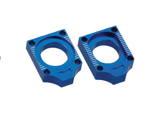 Levně ACCEL napínač zadní osy YAMAHA YZF 250/450 10-14 barva světle modrá (komplet-2 kusy) (ACCEL napínač zadní osy YAMAHA YZF 250/450 10-14 barva světle)