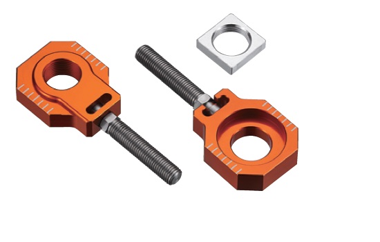 ACCEL napínák zadní osy se šroubem KTM SX/SXF/EXC 125-530 08-12, EXC/EXCF 08-19 (ŚR 20mm) barva oranžová (komplet-2 kusy) (ACCEL napínák zadní osy se)