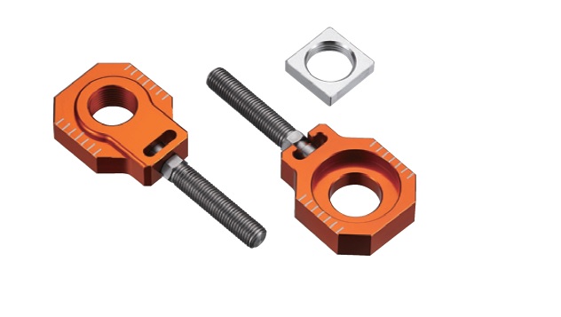 ACCEL napínák zadní osy se šroubem KTM SX 85 13-14 (průměr 20mm) barva oranžová (komplet -2 kusy) (ACCEL napínák zadní osy se šroubem KTM SX 85 13-14)