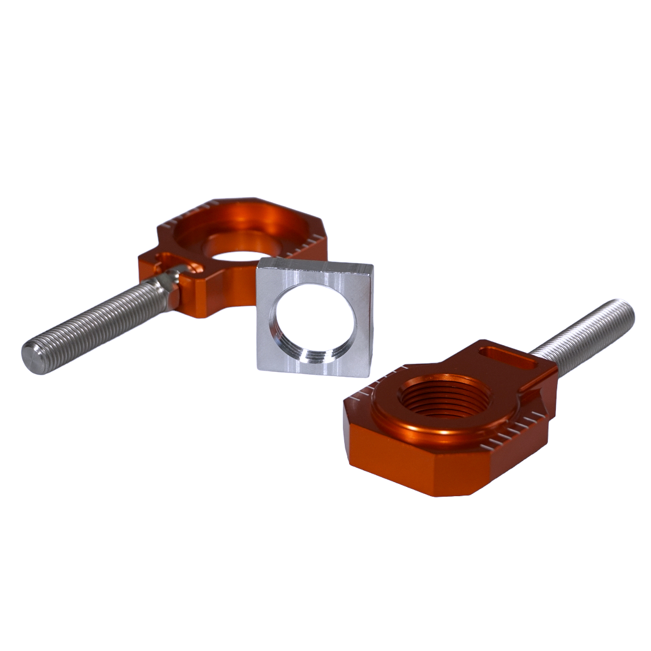 ACCEL napínák zadní osy se šroubem KTM SX / XC / SXF / XCF 125 / 250 / 350 / 450, HUSQVARNA TC / TX / FC / FX 125 / 250 /350 / 450 23-25 barva