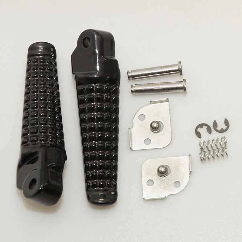 BIKETEC PARTS sada stupaček pasažéra kompletní s upevněním SUZUKI GSXR 600/750 96-05, GSXR 1000 01-04 barva černá