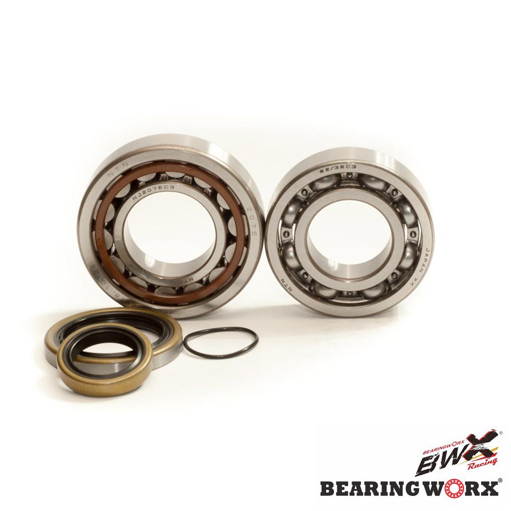 BEARING WORX ložiska klikové hřídele s těsněním KTM SX/EXC 250/300 04-25, FREERIDE 250R 14-17, HUSQVARNA TE/TC 250/300 14-25, HUSABERG TE250/300 11-14 (NTN) vyrobeno v Japonsku (24-1098) = CBK35001