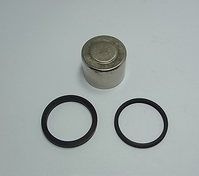 TOURMAX pístek brzdového třmenu s těsnícími prvky YAMAHA FZ1/FJR/FZS/TDM/YZF (spodní) vyrobeno v Japonsku (TOURMAX pístek brzdového třmenu s)