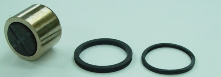 TOURMAX pístek brzdového třmenu s těsnícími prvky KAWASAKI ZZR600/1100 90-92, ZR1100 ZEPHYR vyrobeno v Japonsku