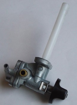 TOURMAX kohout paliva SUZUKI GSX 600 88-89 vyrobeno v Japonsku