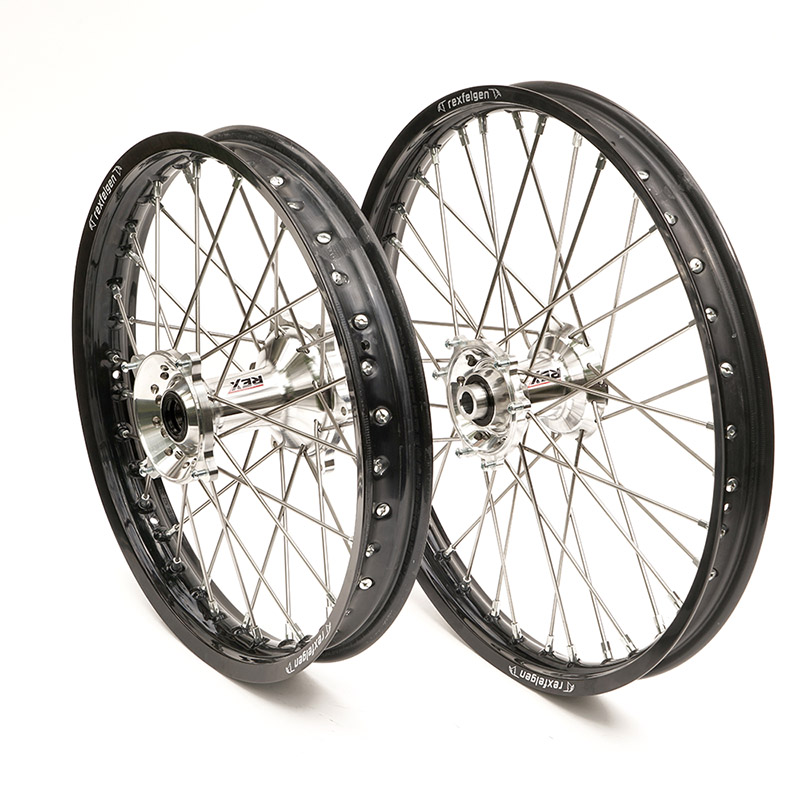 REX WHEELS kompletní zadní kolo REX 18 palců 18-2,15 černý ráfek/stříbrný náboj/stříbrné dráty/stříbrné niple 20mm pro BETA 250/300RR '13-