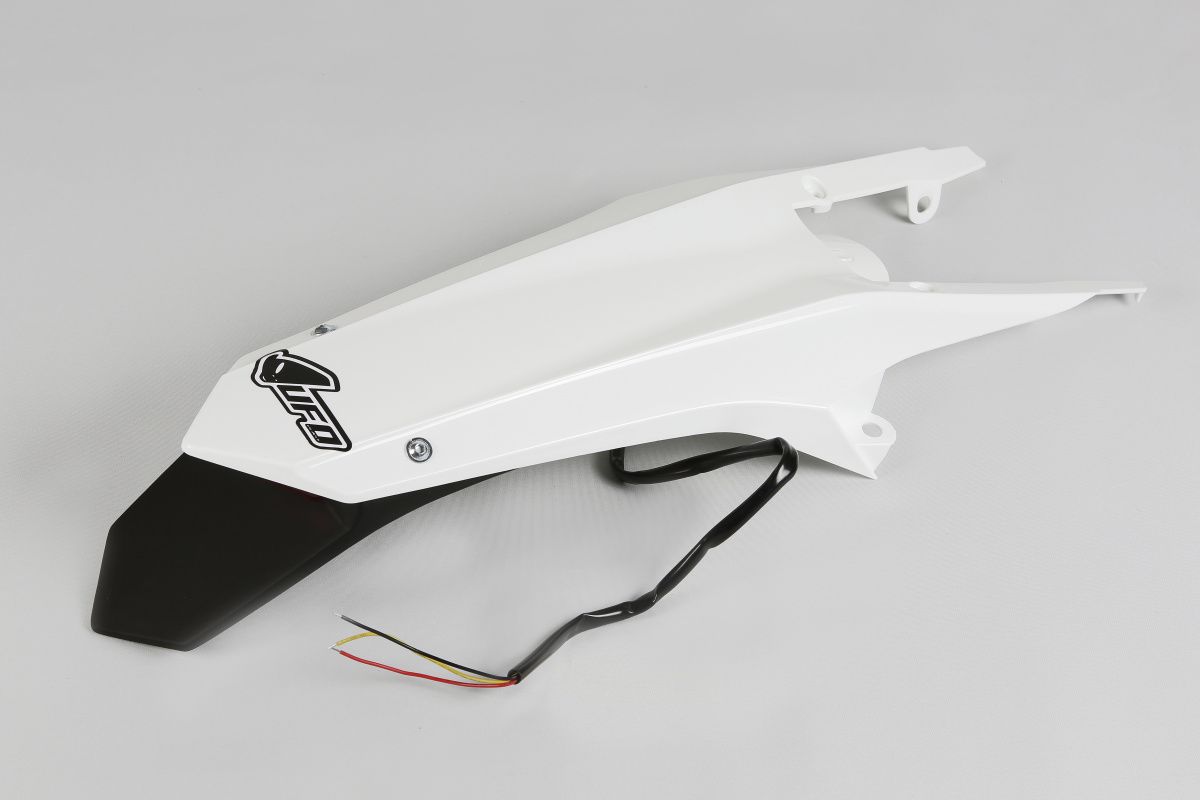 UFO zadní blatník HUSQVARNA TE 125 / 250 14-16, FE 250 / 300 / 350 / 450 / 501 14-16, TX 125 / 250 / 300 14-16 KOLOR barva bílá ( ENDURO se světlem LED )