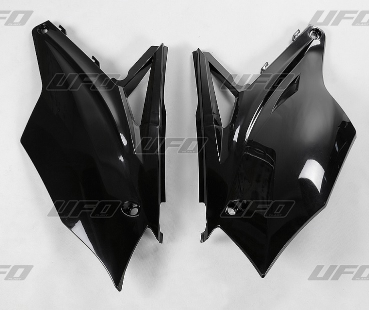 UFO boční tabulky zadní KAWASAKI KXF 250 17-20, KXF 450 16-18, barva černá