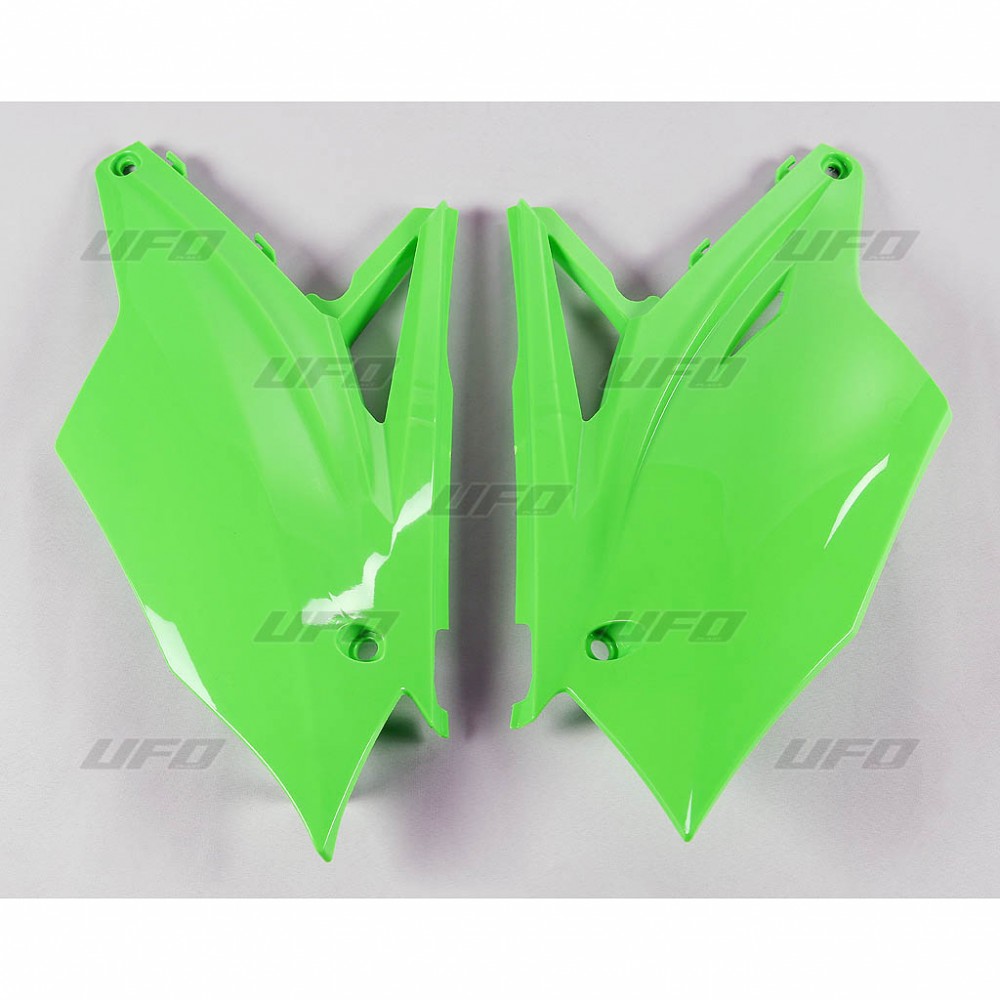 UFO boční tabulky zadní KAWASAKI KXF 250 17-20, KXF 450 16-18, barva zelená fluorescenční