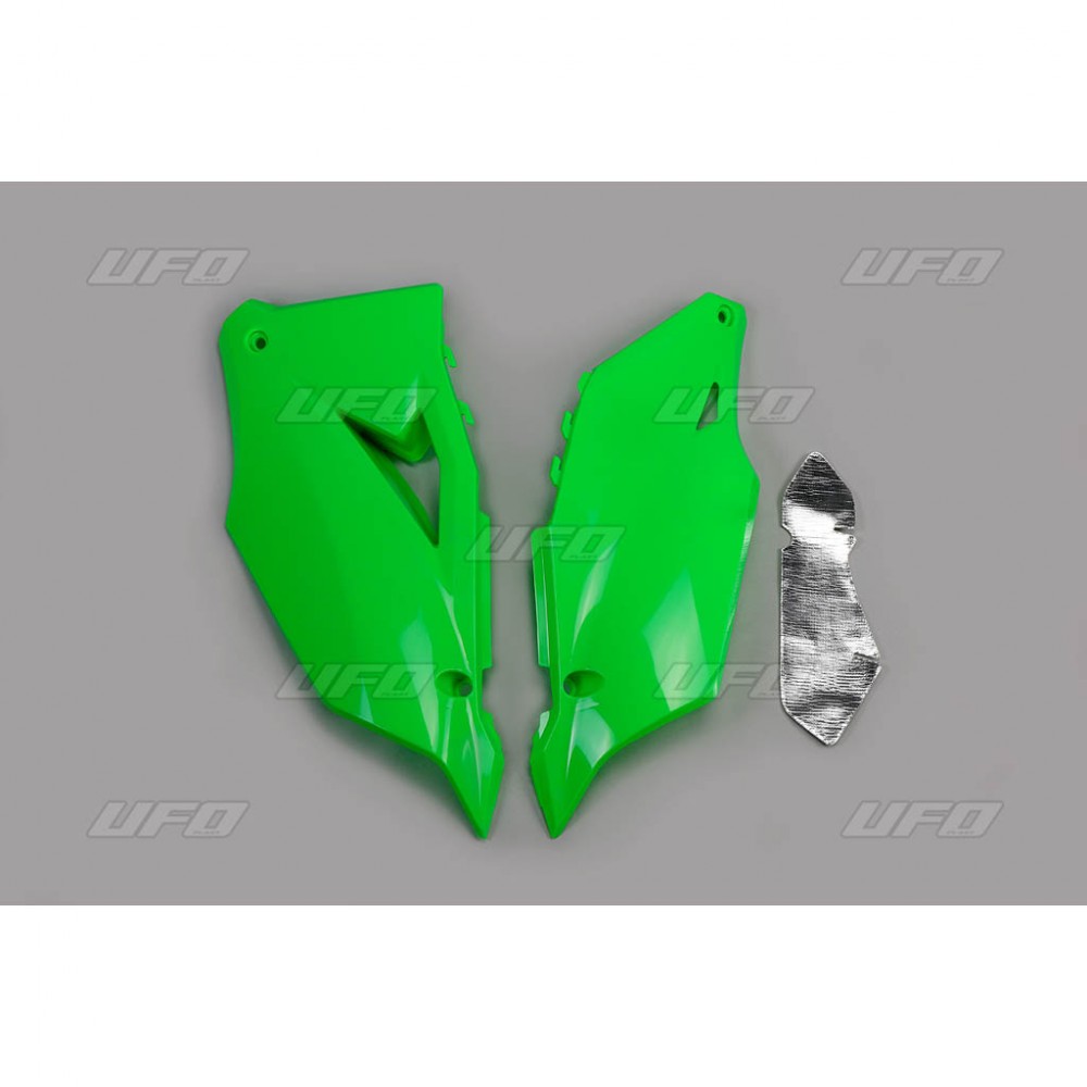 UFO boční tabulky zadní KAWASAKI KXF 450 19-23 , KXF 250 21-24 barva zelená fluorescenční