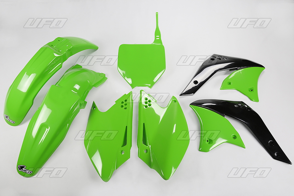 UFO kompletní sada plastů KAWASAKI KXF 250 04-06, barva zelená (KA204E026)