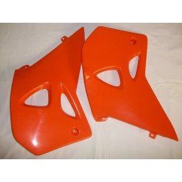 UFO kryty chladiče KTM 4T 96-99 barva oranžová