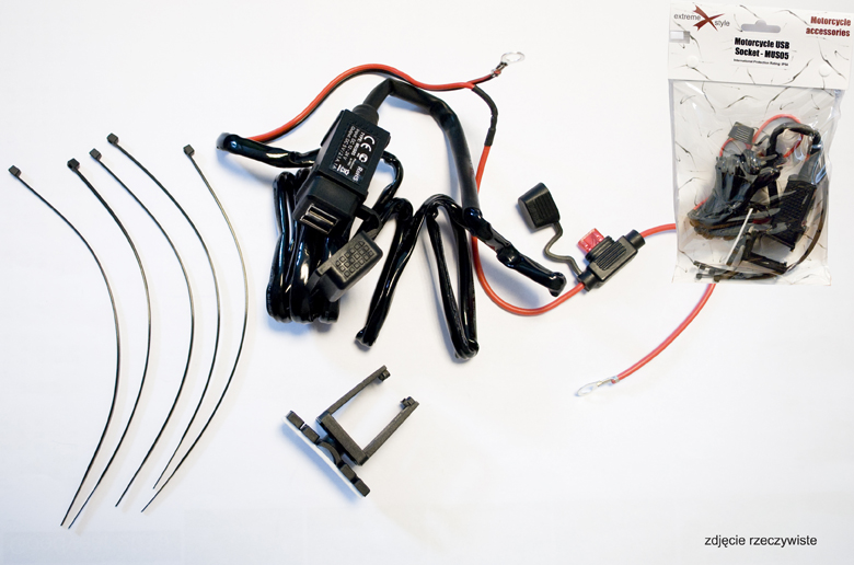 Levně BIKETEC motocyklová zásuvka USB X2 s pojistkou montáž na rovný povrch (kapotáž, kufr) nebo na řídítka - vyžaduje adaptér BTMUS28 (EL) (BIKETEC)