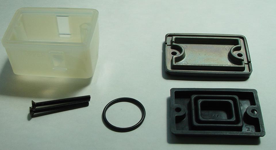 Brake fluid reservoir with cover and seal front TOURMAX RVR-102