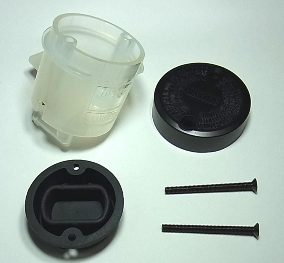 Brake fluid reservoir with cover and seal front TOURMAX RVR-104