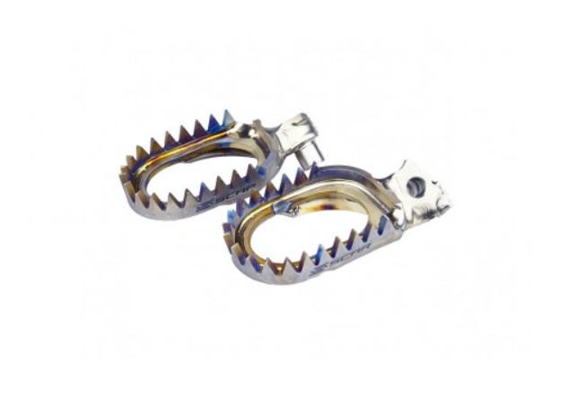 SCAR závodní stupačky řidiče titanové ANTI-MUD (protiBŁOTNE) KTM 85 SX 25, 125 - 300 SX 23-25, 250 - 450 SXF 23-25, HUSQVARNA 125 - 250 TC 23-25, 250