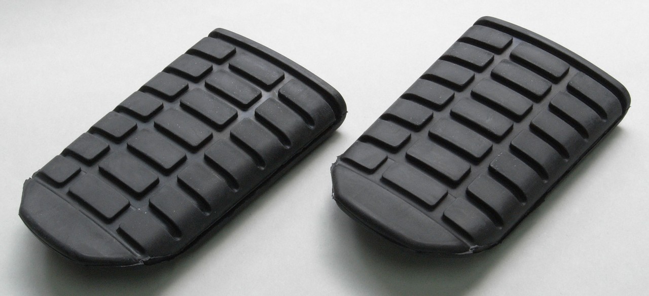 Driver's footrest rubbers TOURMAX STR-M04