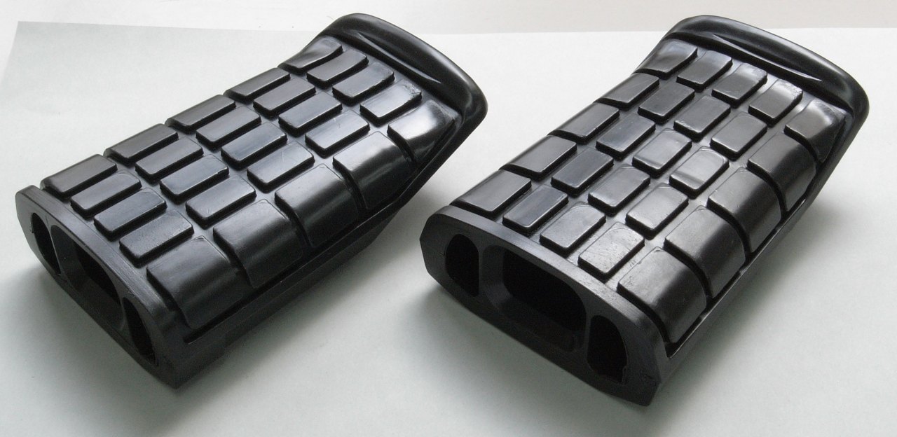 Driver's footrest rubbers TOURMAX STR-M06