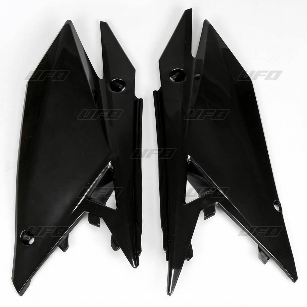 UFO boční tabulky na startovací číslo SUZUKI RMZ 250 19-23, RMZ 450 18-23 barva černá