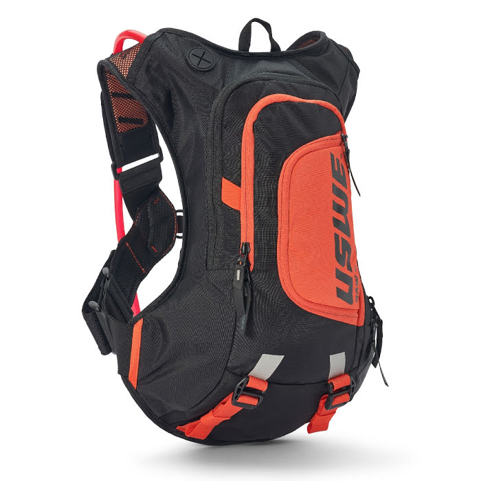 USWE CAMEL BAG RAW 8 barva černá/oranžová MOTO/jízdní kolo objem 3 litry tekutina (8L batoh + 3L tekutina) - nahrazuje 5208090038