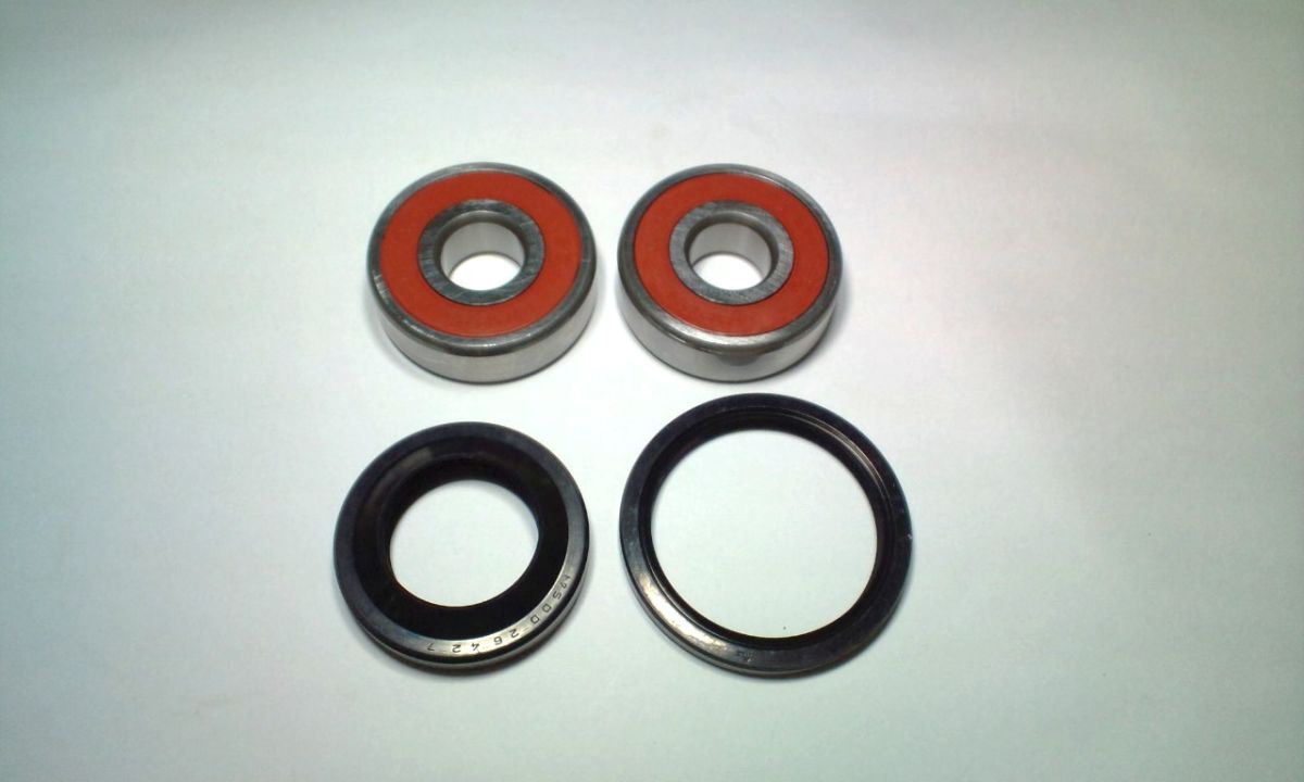 TOURMAX ložiska předního kola s těsnícími prvky HONDA CB 250N 79-82, CX 500/C/D 78-82, FT 500 82-83, GB 50 89-90, VT 500E 83, XBR 500 85-88 vyrobeno v Japonsku