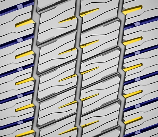 Celoroční použití díky hlubokým a širokým drážkám