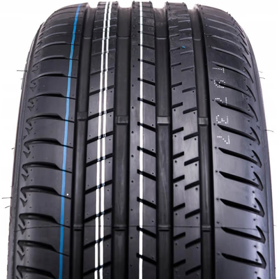 Nové zkosení hran dezénových bloků zabraňuje deformaci při brždění.