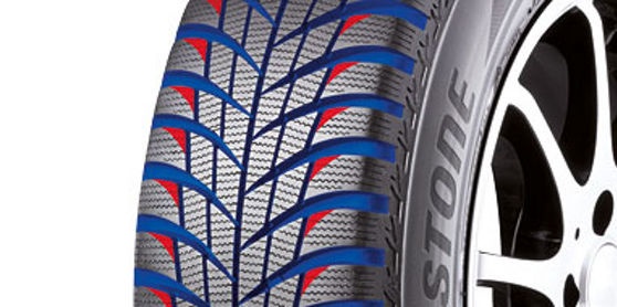 Zaoblené rohy bloků zlepšují proudění vody a rozbředlého sněhu. Rozšiřující se profil drážek ve tvaru rohu rychle čistí styčnou plochu a dále zvětšuje kontakt s vozovkou a ovladatelnost.