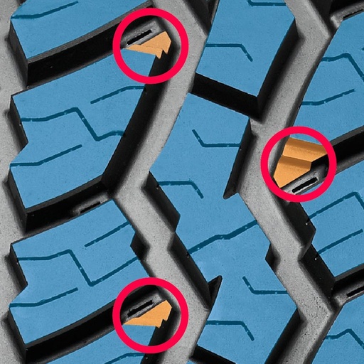 Dlouhé a široké bloky běhounu ve střední části a profilové bloky s funkcí stepdown zvyšují tuhost a tuhost dezénu a rovnoměrněji rozkládají tlak ve stopě.