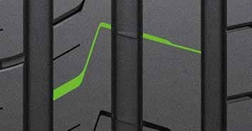 Široké ramenní drážky.<br>
Široké příčné drážky zlepšují odolnost proti aquaplaningu a zajišťují vynikající ovladatelnost a brzdění za mokra.