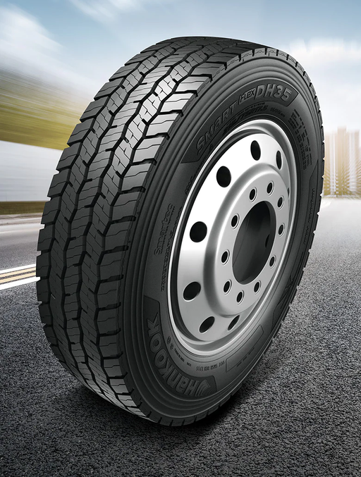 Žebrovaná konstrukce běhounu a 3D multi lamely zajišťují nízký valivý odpor a vynikající jízdní vlastnosti