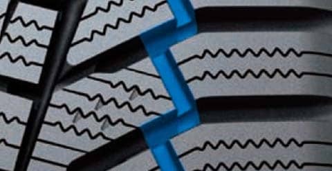 Klikaté záběrové drážky<br>
Zlepšují záběr na sněnu a brzdný účinek díky více bodům křížení.