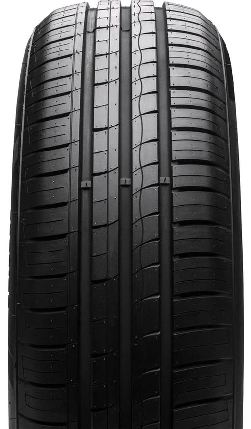 Četné zářezy a příčné drážky rychle vysušují pneumatiku a minimalizují riziko vzniku aquaplaningu.