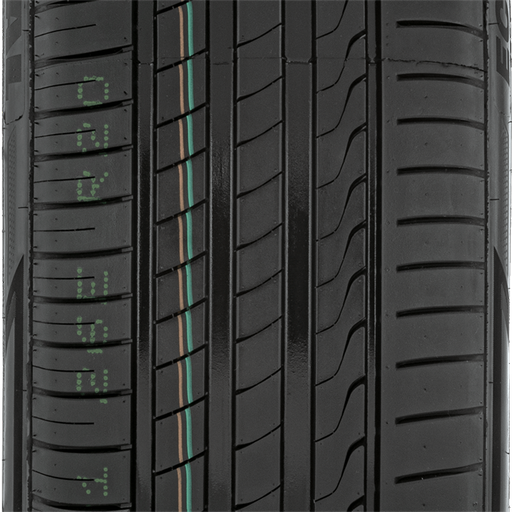 Středové bloky ve tvaru listů odvádějí vodu do odtokových drážek a pomáhají bojovat proti aquaplaningu.