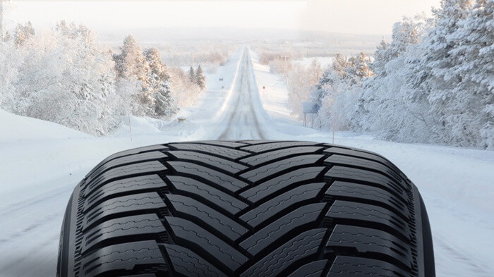 Technologie MaxTouch Construction zajišťuje optimální rovnoměrné rozložení tlaku na pneumatiku, aby se prodloužila její životnost a aby poskytovala dlouhotrvající výkony v náročných zimních podmínkách