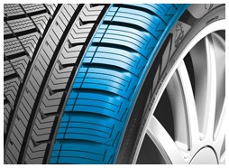 Díky silnému čtvercovému vzoru na vnější straně se zvyšuje výkonnost při jízdě za sucha.