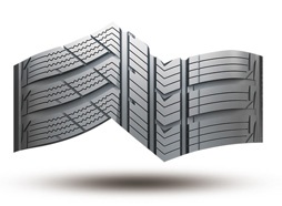 Navrženo pro celoroční použití. Klikaté lamely a blokový design maximalizují přilnavost ve vodě a na sněhu. Tři hlavní drážky rychle a účinně odvádějí vodu a sníh a zajišťují bezpečnější jízdu.