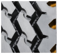 Velké hluboké ramenní drážky pro lepší trakci a odvod tepla.