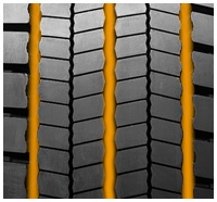 Tři hlavní drážky běhounu zajišťují vynikající jízdní stabilitu pro pohodlnější jízdu.