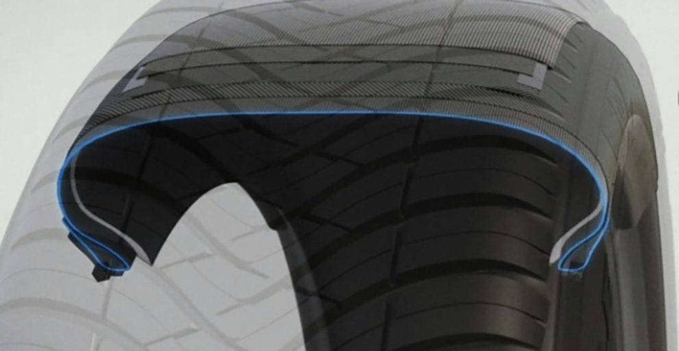 V kostře pneumatiky jsou použity kordy z polyesterových vláken, jež mají vysokou pevnost v tahu, teplotní stabilitu a dobrý kontakt s pryžovou vrstvou.