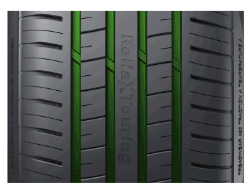 Čtyři hlavní podélné drážky zajišťují zvýšený rozptyl vody, což vede ke snížení aquaplaningu, lepší ovladatelnosti na mokru a lepšímu brzdnému výkonu.