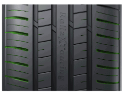 Jedinečné asymetrické úhly drážek v kombinaci s ocelovou konstrukcí čepele zajišťuje nižší hlučnost běhounu a zabraňuje deformaci drážek dezénu při brzdění, čímž zachovává stopu při zatížení. Výsledkem je snížená hlučnost a lepší přilnavost.