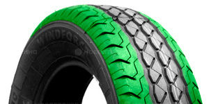 Průběžný dezén v ramenní zóně a průběžná žebra na ramenech zajišťují citlivou ovladatelnost a rovnoměrné opotřebení.