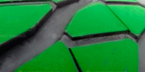 Variabilní sklon a vícedílný dezén běhounu snižují vibrace pro pohodlnou a tichou jízdu.